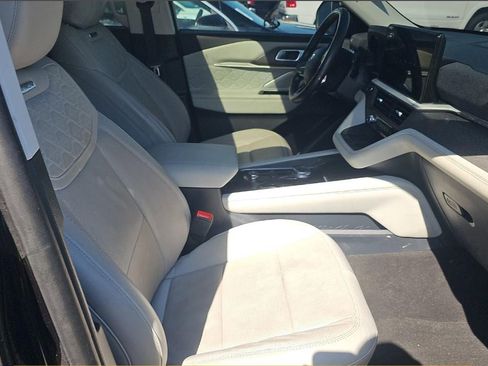 Used 2025 Ford Explorer Platinum w/ LUX Leather Package AWD/4WD image 9