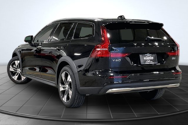 Certified 2026 Volvo V60 B5 Cross Country Plus AWD/4WD image 16