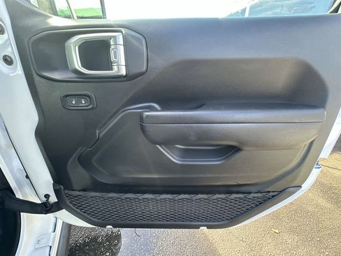 Used 2025 Jeep Gladiator Rubicon w/ Safety Group AWD/4WD image 31