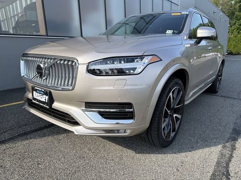 Certified 2023 Volvo XC90 B5 Plus w/ Protection Package Premier AWD/4WD image 4