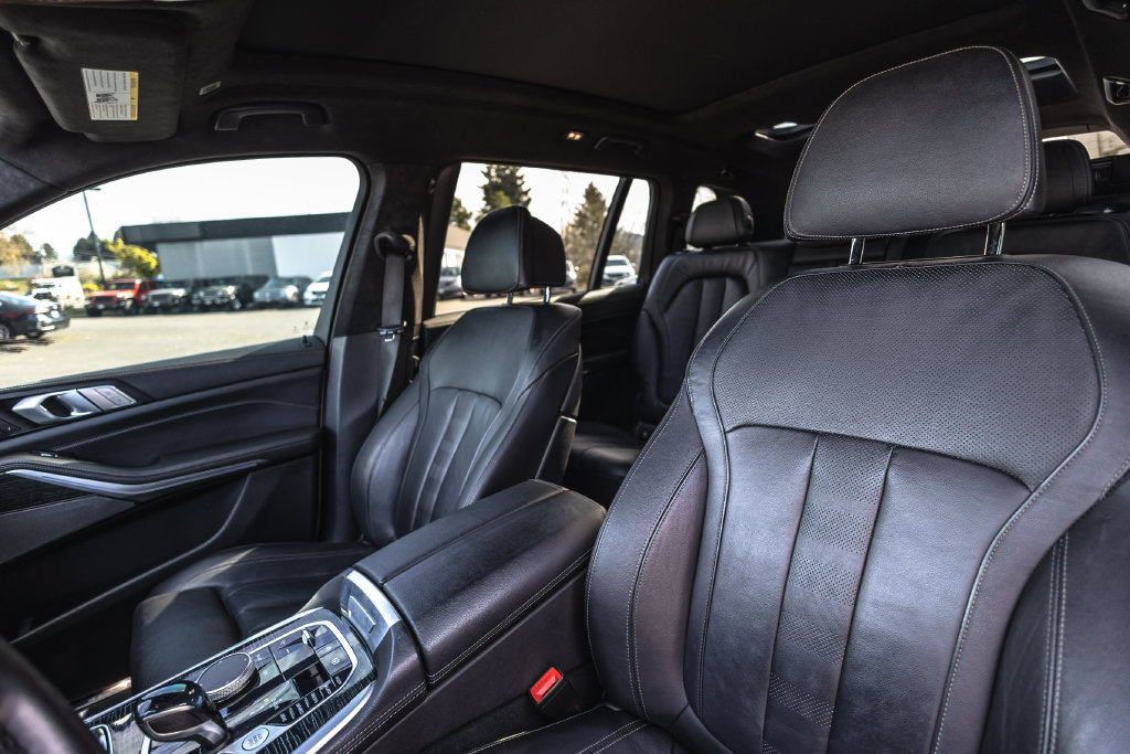 Used 2022 BMW X7 M50i AWD/4WD image 25