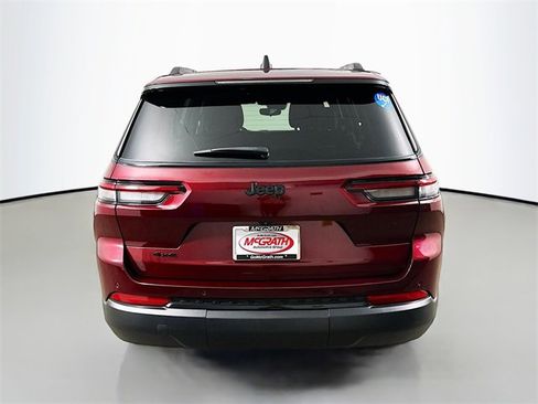 Used 2023 Jeep Grand Cherokee L Laredo image 18