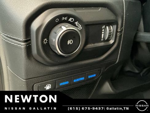 Used 2024 Jeep Wrangler Unlimited Rubicon 4xe AWD/4WD image 10