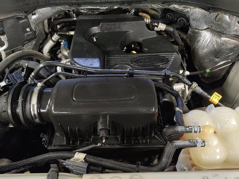 Used 2020 Ford Explorer XLT RWD image 30