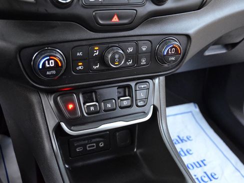 Used 2019 GMC Terrain SLT w/ Preferred Package image 23