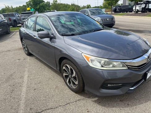 Used 2016 Honda Accord EX image 3