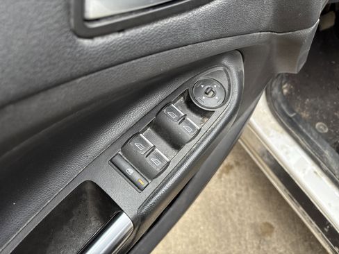 Used 2019 Ford Escape SE image 14