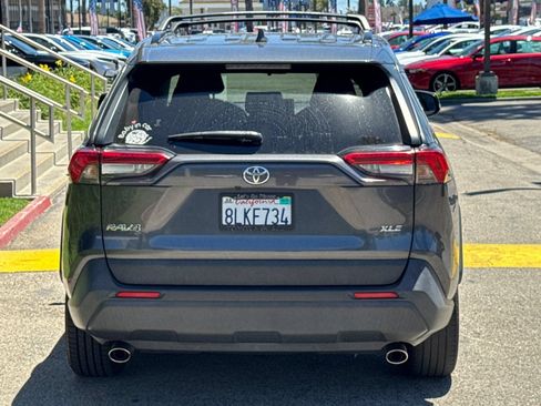 Used 2019 Toyota RAV4 XLE Premium FWD image 6