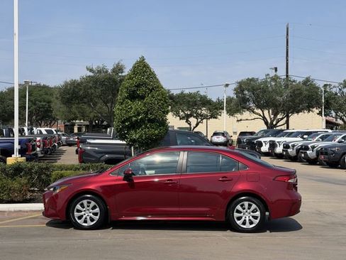 Certified 2025 Toyota Corolla LE FWD image 4