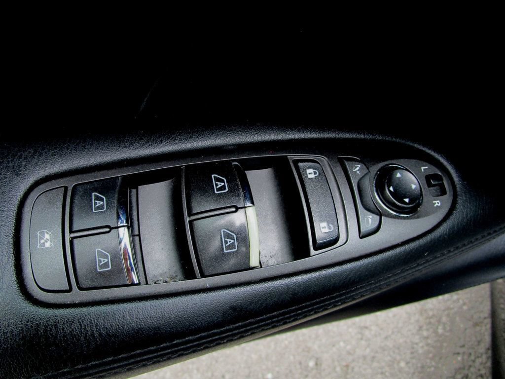 Used 2015 INFINITI Q70 3.7 AWD/4WD image 25