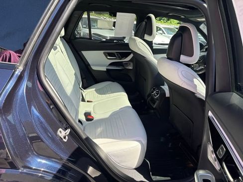 Used 2023 Mercedes-Benz GLC 300 4MATIC image 25
