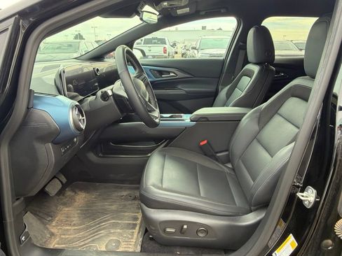 Used 2024 Chevrolet Equinox EV LT AWD/4WD image 2