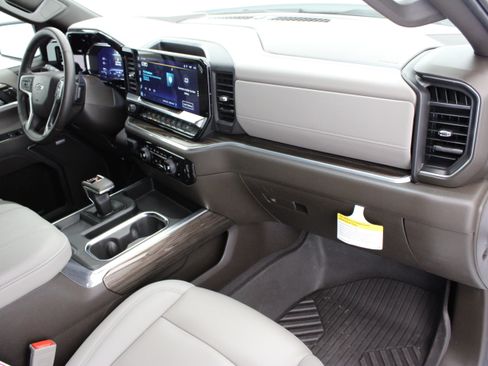 Used 2025 Chevrolet Silverado 1500 RST AWD/4WD image 38