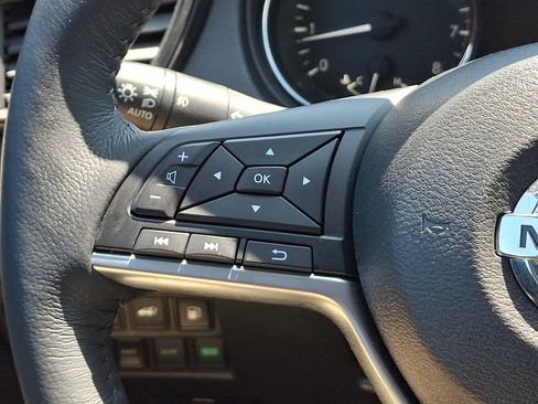 Used 2018 Nissan Rogue SL AWD/4WD image 21