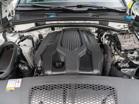 Certified 2023 Porsche Macan Turbo AWD/4WD image 28
