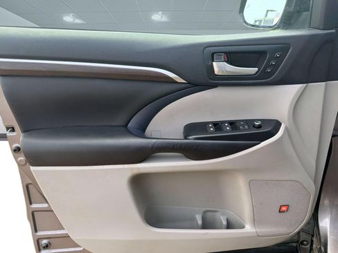 Used 2016 Toyota Highlander Limited Platinum FWD image 13