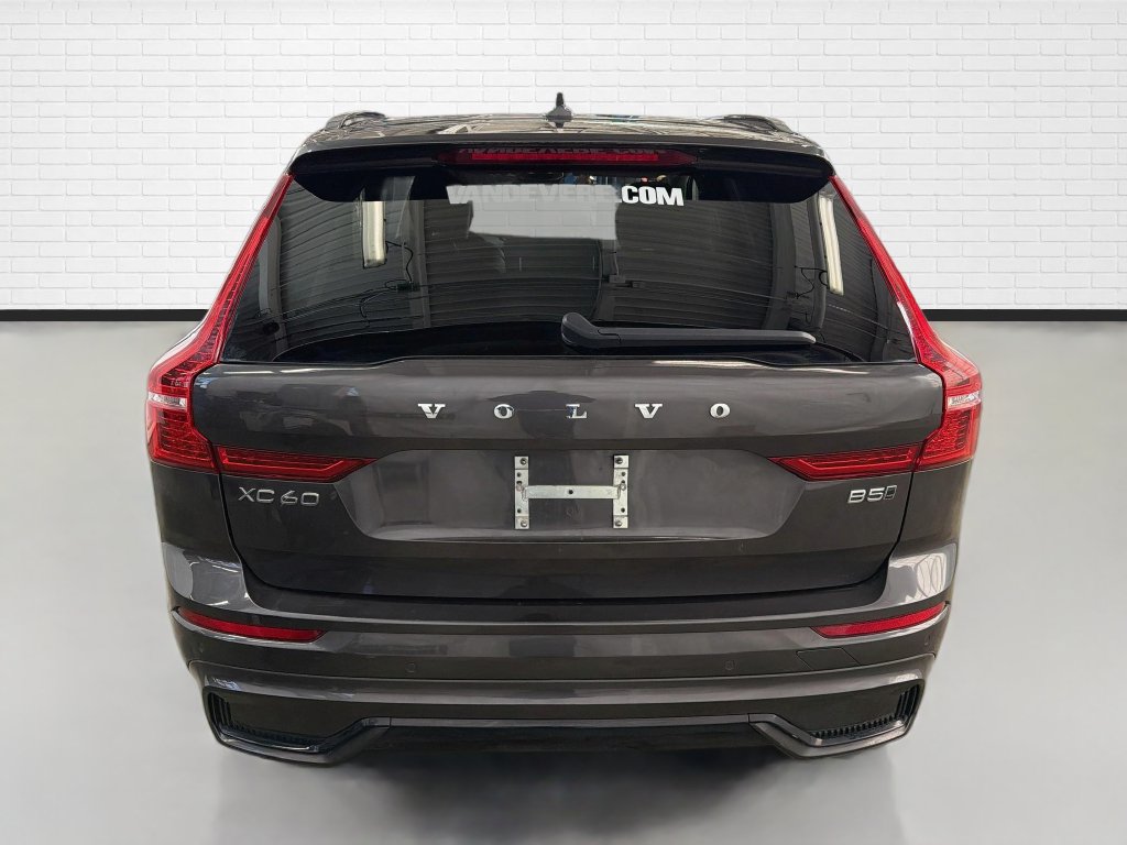 Used 2025 Volvo XC60 B5 Plus AWD/4WD image 8