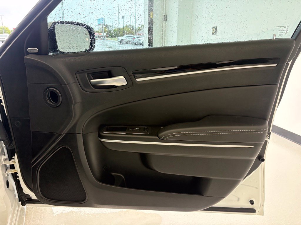 Used 2023 Chrysler 300 S w/ Comfort Group RWD image 39