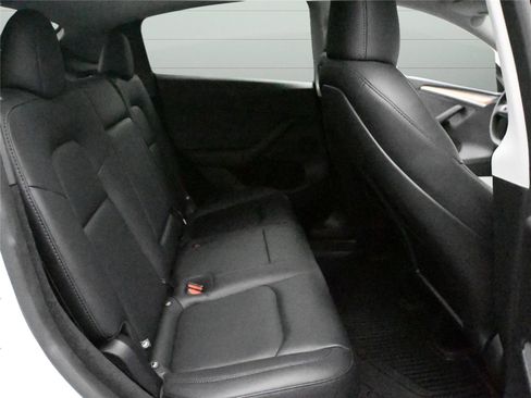 Used 2025 Tesla Model Y Performance image 17