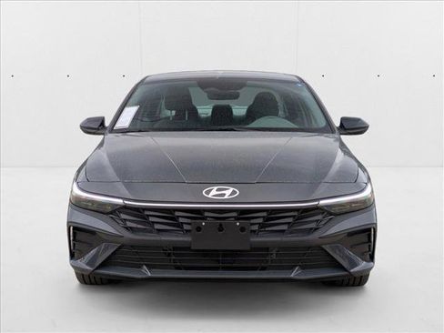 New 2025 Hyundai Elantra SEL image 6