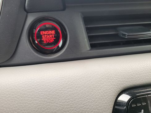 Used 2025 Honda Pilot EX-L image 18