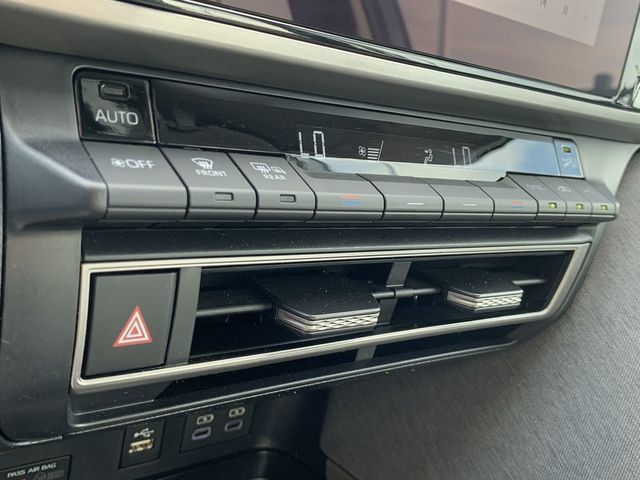 Used 2026 Toyota Camry LE FWD image 30