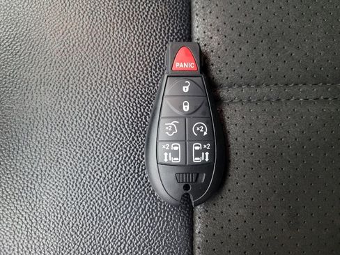 Used 2020 Dodge Grand Caravan SXT image 32