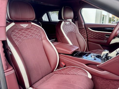 Used 2024 Bentley Flying Spur W12 image 26