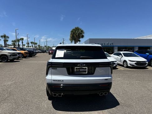 Used 2026 Chevrolet Traverse RS FWD image 15