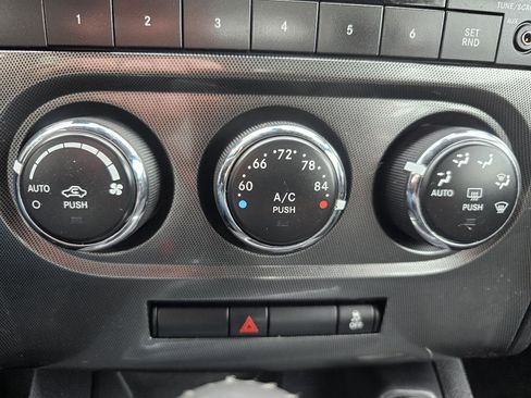 Used 2013 Dodge Challenger SXT image 15