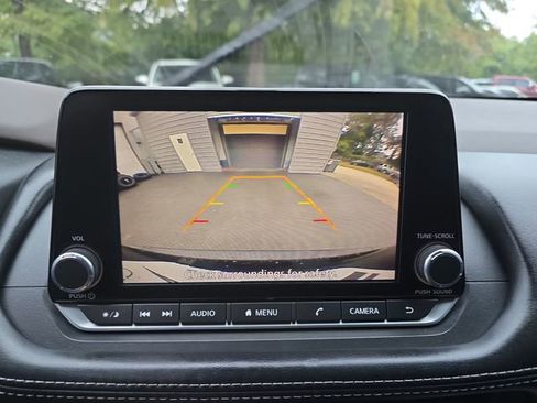 Used 2023 Nissan Rogue S image 27