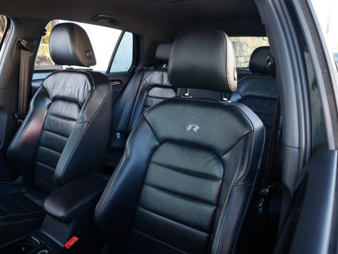 Used 2017 Volkswagen Golf R 4-Door image 9