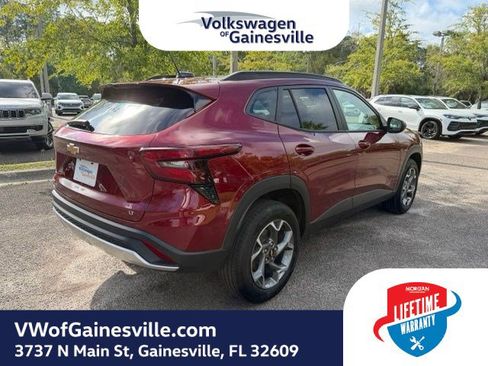 Used 2025 Chevrolet Trax LT w/ LT Convenience Package FWD image 6