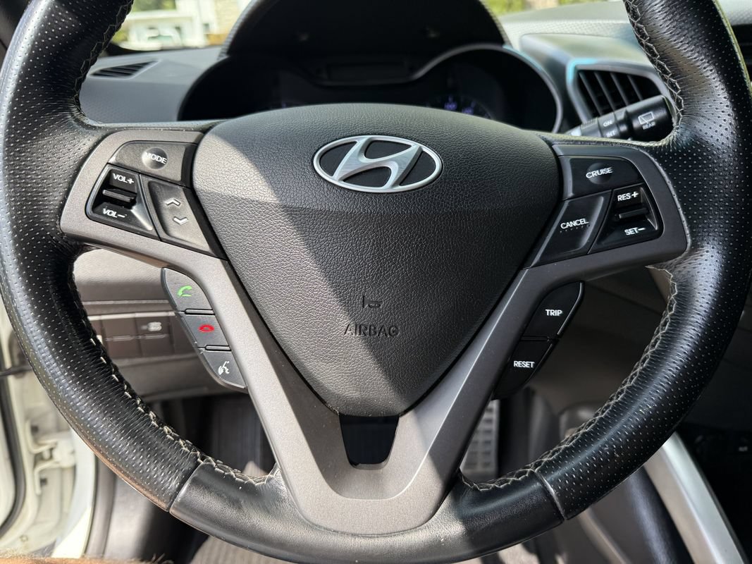Used 2016 Hyundai Veloster Turbo FWD image 25