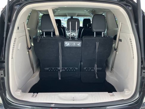 Used 2019 Chrysler Pacifica Touring-L FWD image 6