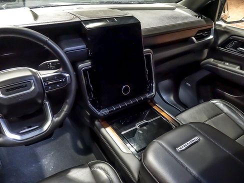 Used 2025 GMC Yukon Denali image 18