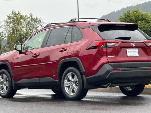 Used 2025 Toyota RAV4 LE AWD/4WD image 5