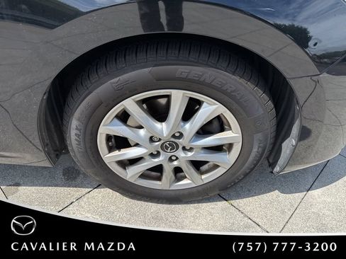 Used 2018 MAZDA MAZDA3 Sport w/ Preferred Equipment Package FWD image 21