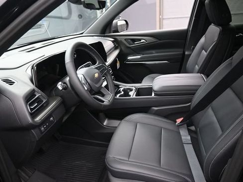 New 2027 Chevrolet Traverse LT w/ Sun and Wheel Package FWD image 8