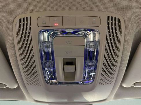 Used 2022 Mercedes-Benz GLB 250 4MATIC w/ Premium Package Lite image 23