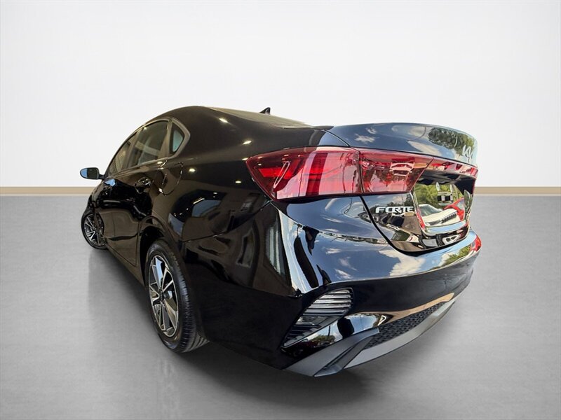 Used 2023 Kia Forte LXS FWD image 6