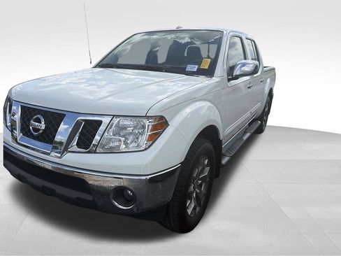 Used 2016 Nissan Frontier SL w/ Moonroof Package AWD/4WD image 10