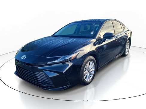 Used 2025 Toyota Camry LE w/ Convenience Package FWD image 3