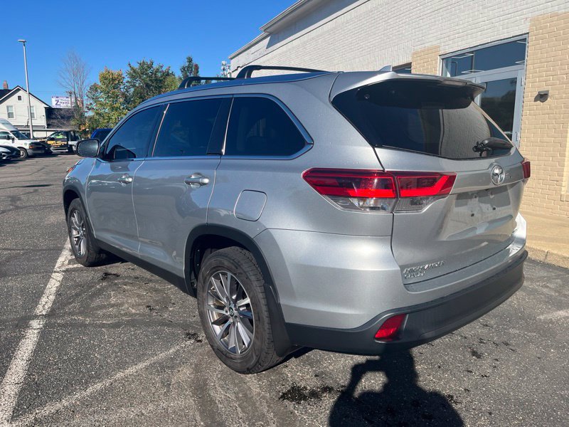 Used 2019 Toyota Highlander XLE AWD/4WD image 7