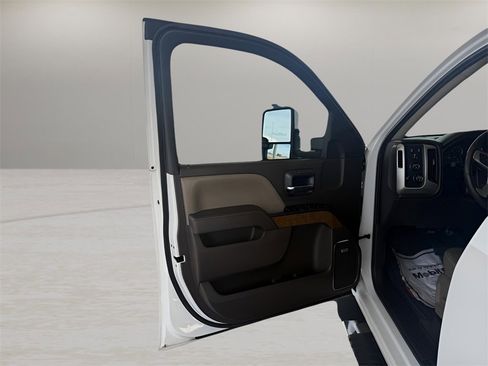 Used 2017 GMC Sierra 1500 SLT w/ SLT Premium Package image 10