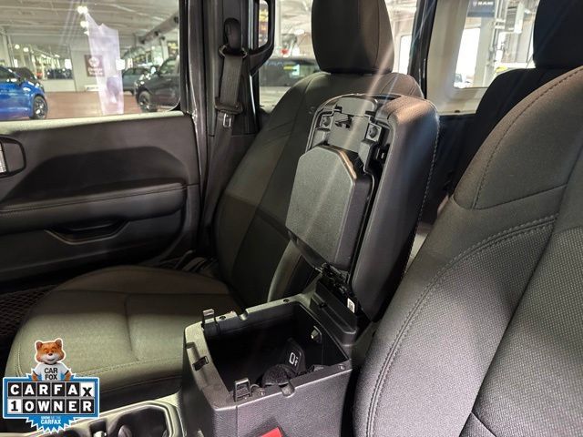 Used 2021 Jeep Wrangler Unlimited Sahara w/ Cold Weather Group AWD/4WD image 30