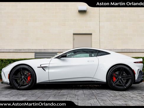 Used 2025 Aston Martin V8 Vantage Coupe image 36