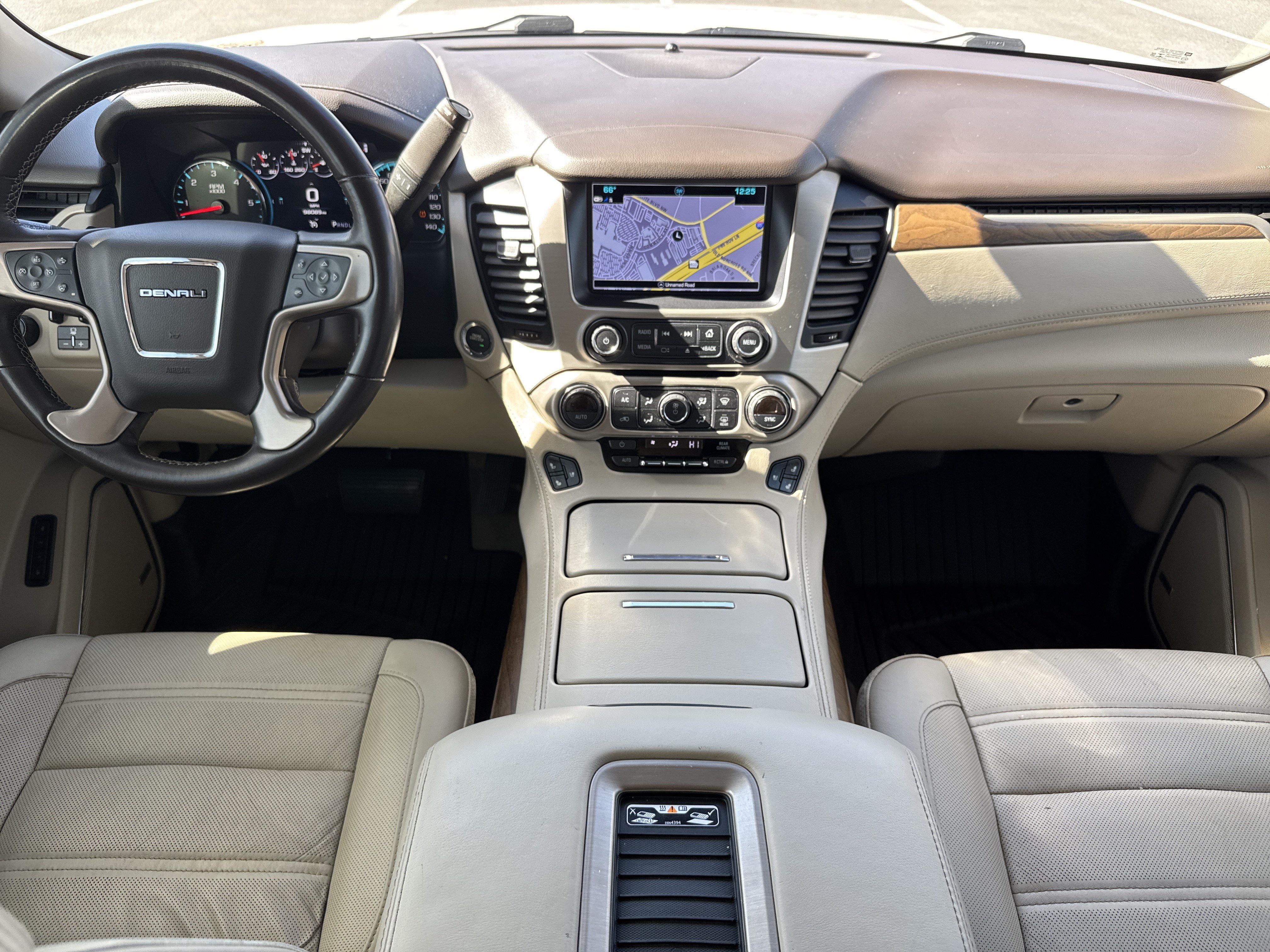 Used 2020 GMC Yukon XL Denali w/ Denali Premium Package AWD/4WD image 30