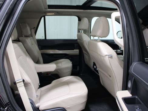 Used 2024 Ford Expedition Limited image 29