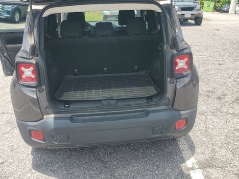 Used 2018 Jeep Renegade Sport w/ Power & Air Group FWD image 11